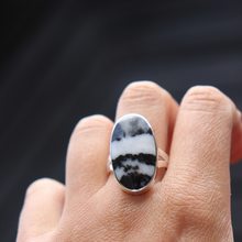 Load image into Gallery viewer, Fabuleux Vous La Stele Zebra Oval Ring