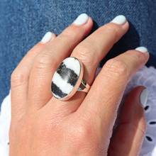 Load image into Gallery viewer, Fabuleux Vous La Stele Zebra Oval Ring