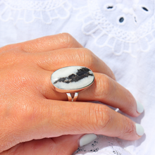 Load image into Gallery viewer, Fabuleux Vous La Stele Zebra Oval Ring
