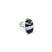 Load image into Gallery viewer, Fabuleux Vous La Stele Zebra Oval Ring