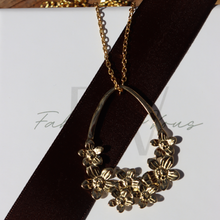 Load image into Gallery viewer, Fabuleux Vous Steel Me Yellow Gold Flower Necklace