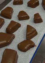 Load image into Gallery viewer, House of Chocolate Christmas Hokey Pokey House