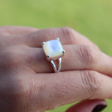 Load image into Gallery viewer, Fabuleux Vous La Stele Square Dome Mother of Pearl Ring size 9