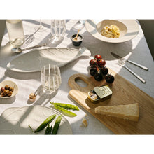 Load image into Gallery viewer, Maytime Pescue Round Plate White