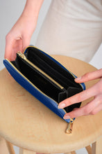 Load image into Gallery viewer, La Lupa Lara Wallet- Blue