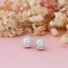 Load image into Gallery viewer, Fabuleux Vous Fresh Water & Cubic Zirconia Silver Studs