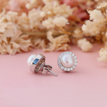 Load image into Gallery viewer, Fabuleux Vous Fresh Water & Cubic Zirconia Silver Studs