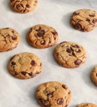 Load image into Gallery viewer, House of Chocolate Santa's Cookie Dragees