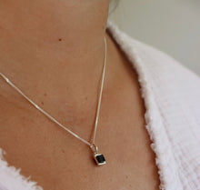 Load image into Gallery viewer, Fabuleux Vous La Stele Black Onyx Necklace Petite