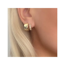 Load image into Gallery viewer, Lindi Kingi Gold Ocean Huggies