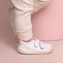 Load image into Gallery viewer, Pretty Brave Toto- White/Blush