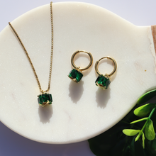 Load image into Gallery viewer, Fabuleux Vous Green Lantern Necklace