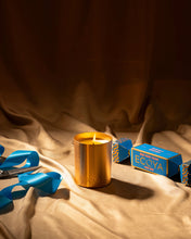 Load image into Gallery viewer, Ecoya Holiday Collection Mini Hibiscus & Bergamot Goldie Candle