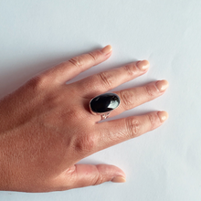 Load image into Gallery viewer, Fabuleux Vous La Stele Black Onyx Oval Ring