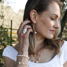 Load image into Gallery viewer, Fabuleux Vous La Pierre FW Keshi White Pearl Stretchy Bracelet