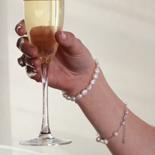 Load image into Gallery viewer, Fabuleux Vous La Pierre FW Keshi White Pearl Stretchy Bracelet