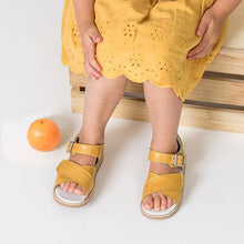 Load image into Gallery viewer, Pretty Brave Willow Sandal in Honey