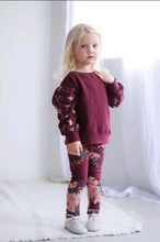 Load image into Gallery viewer, Burrow and Be Alpine Flowers Leggings