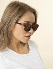 Load image into Gallery viewer, Stella &amp; Gemma Iris Sunglasses Amber
