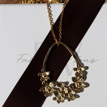 Load image into Gallery viewer, Fabuleux Vous Steel Me Yellow Gold Flower Necklace
