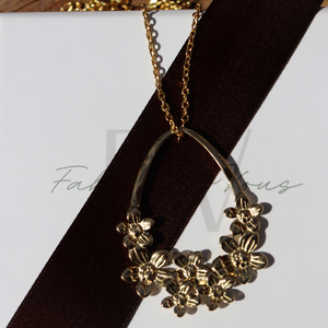 Fabuleux Vous Steel Me Yellow Gold Flower Necklace