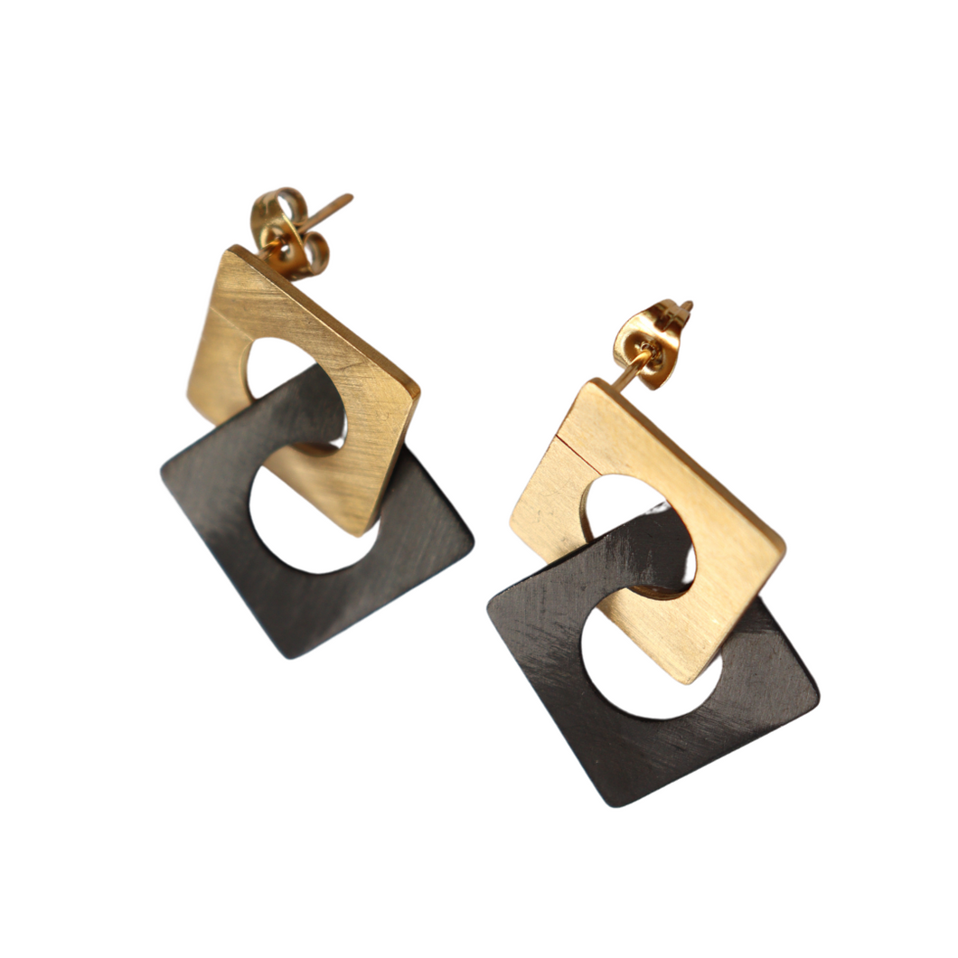 Fabuleux Vous Carre Yellow Gold & Black Stud Earrings