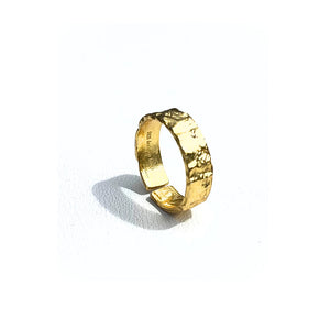 Lindi Kingi Hammered Ring Gold