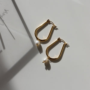 Fabuleux Vous Steel Me Yellow Gold U Shaped Pearl Earrings