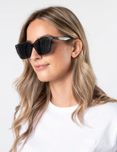 Load image into Gallery viewer, Stella &amp; Gemma Willow Sunglasses Navy
