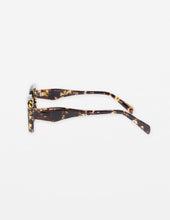 Load image into Gallery viewer, Stella &amp; Gemma Martini Sunglasses Leopard
