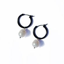 Load image into Gallery viewer, Fabuleux Vous Black and Fresh Water Pearl Hoop Earrings
