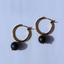 Load image into Gallery viewer, Fabuleux Vous Black Onyx Yellow Gold 20mm Hoop Earrings
