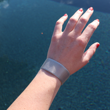 Load image into Gallery viewer, Fabuleux Vous Steel Me Cici Silver Bracelet
