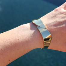 Load image into Gallery viewer, Fabuleux Vous Steel Me Cici Gold Cuff
