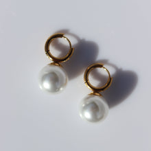 Load image into Gallery viewer, Fabuleux Vous Steel Me Gold Round Pearl Earrings
