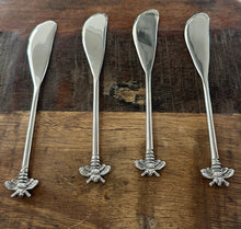 Load image into Gallery viewer, Blue Goose Bee Butter Spreader
