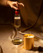 Load image into Gallery viewer, Ecoya Holiday Collection Mini Fresh Pine Goldie Candle
