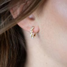 Load image into Gallery viewer, Fabuleux Vous Silver Perle YG Twisted Pearl Petite Hoop Earring
