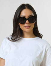 Load image into Gallery viewer, Stella &amp; Gemma Giselle Sunglasses-Black
