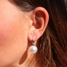 Load image into Gallery viewer, Fabuleux Vous Steel Me Silver Round Pearl Earrings
