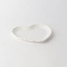 Load image into Gallery viewer, Le Forge Melamine Pearl Heart Plate 20cm
