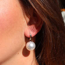 Load image into Gallery viewer, Fabuleux Vous Steel Me Silver Round Pearl Earrings
