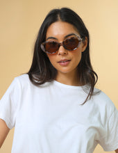Load image into Gallery viewer, Stella &amp; Gemma Sahara Sunglasses- Marble Tort
