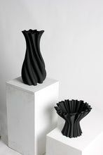 Load image into Gallery viewer, Flower Systems Camila Black 3D Ceramic Vase
