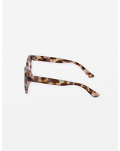 Load image into Gallery viewer, Stella &amp; Gemma Bronte Readers- Light Tort
