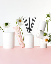 Load image into Gallery viewer, Ecoya Mother&#39;s Day- Citrus Blossom &amp; Magnolia Ceramic Diffuser
