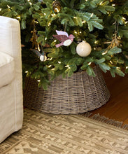 Load image into Gallery viewer, French Country Collections Willow Tree Skirt Small
