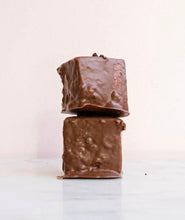 Load image into Gallery viewer, House of Chocolate Cookies &amp; Cream Marshmallows
