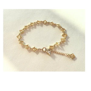 Lindi Kingi Gold Byzante Embrace Bracelett