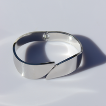 Load image into Gallery viewer, Fabuleux Vous Steel Me Cici Silver Cuff
